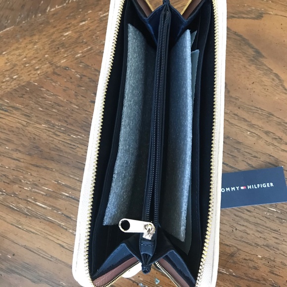 Tommy Hilfiger Women Wallet - Picture 4 of 4